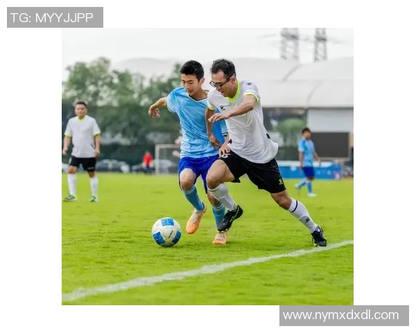 足球滑踩技巧解析助你提升场上表现与竞技水平 足球滑踩技巧解析助你提升场上表现与竞技水平