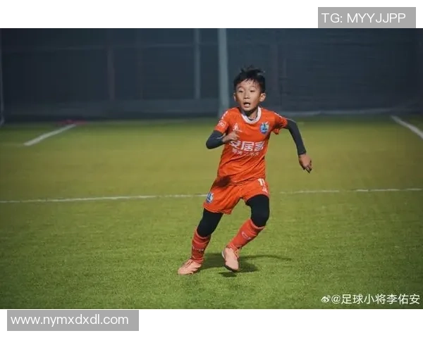 足球萌照带你领略小球员们的可爱瞬间与青春活力的无限魅力